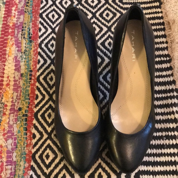 Tahari Shoes - Tahari black heels size 6